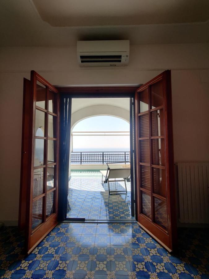 Appartamento Casa La Scogliera Praiano Esterno foto