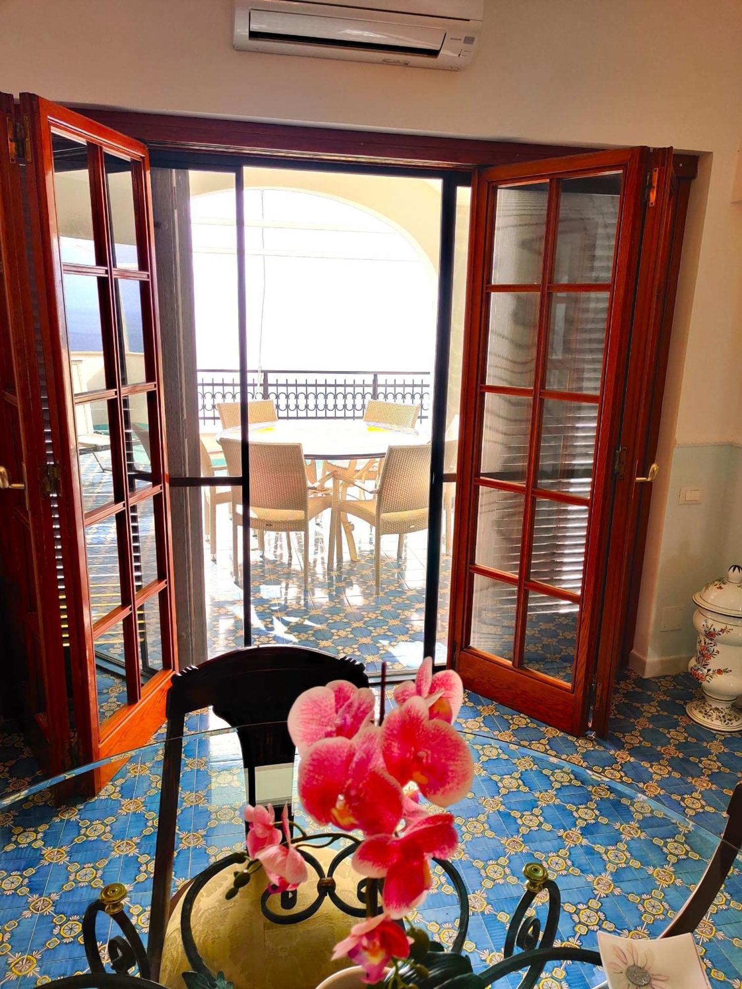 Appartamento Casa La Scogliera Praiano Esterno foto