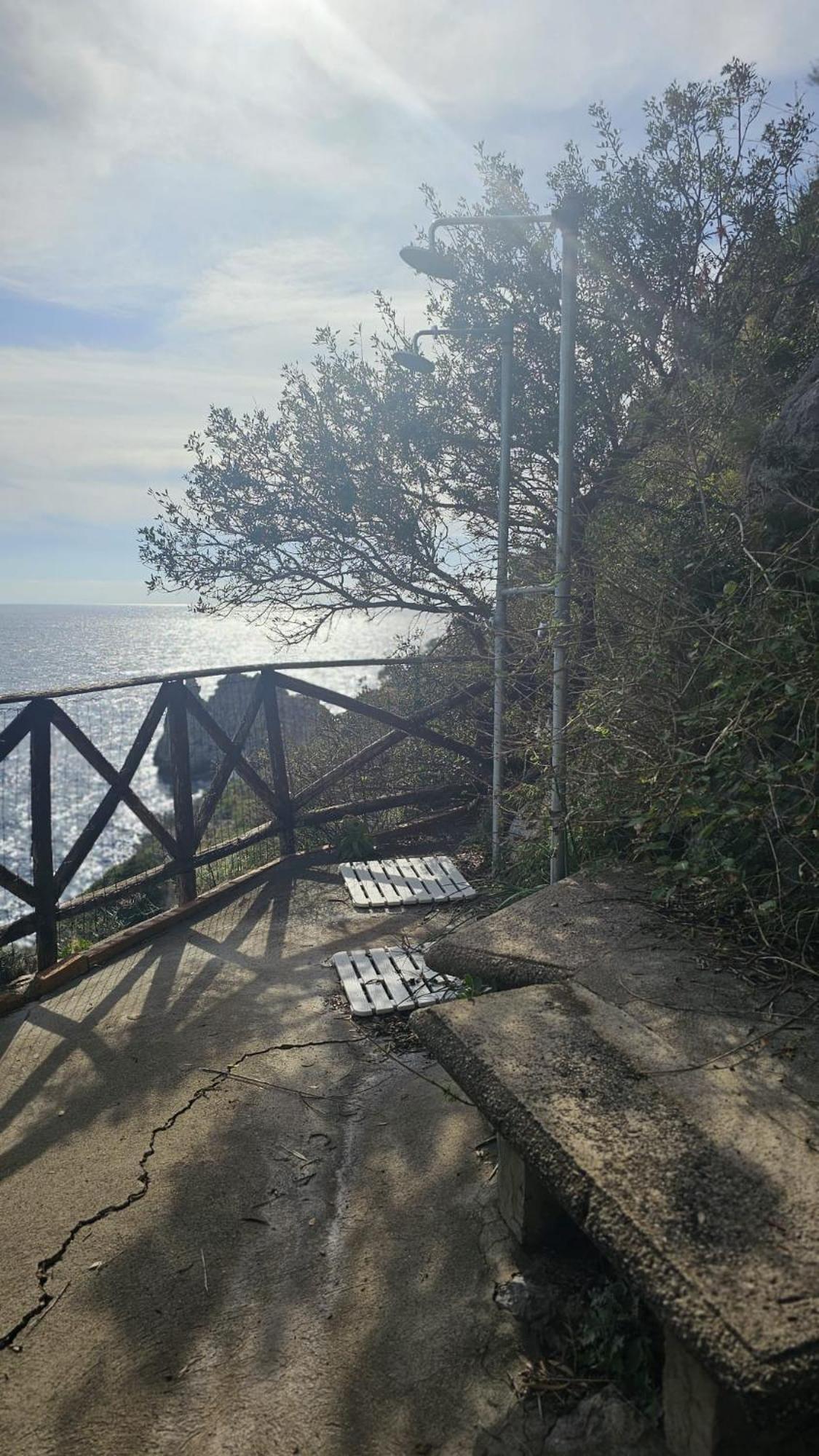 Appartamento Casa La Scogliera Praiano Esterno foto