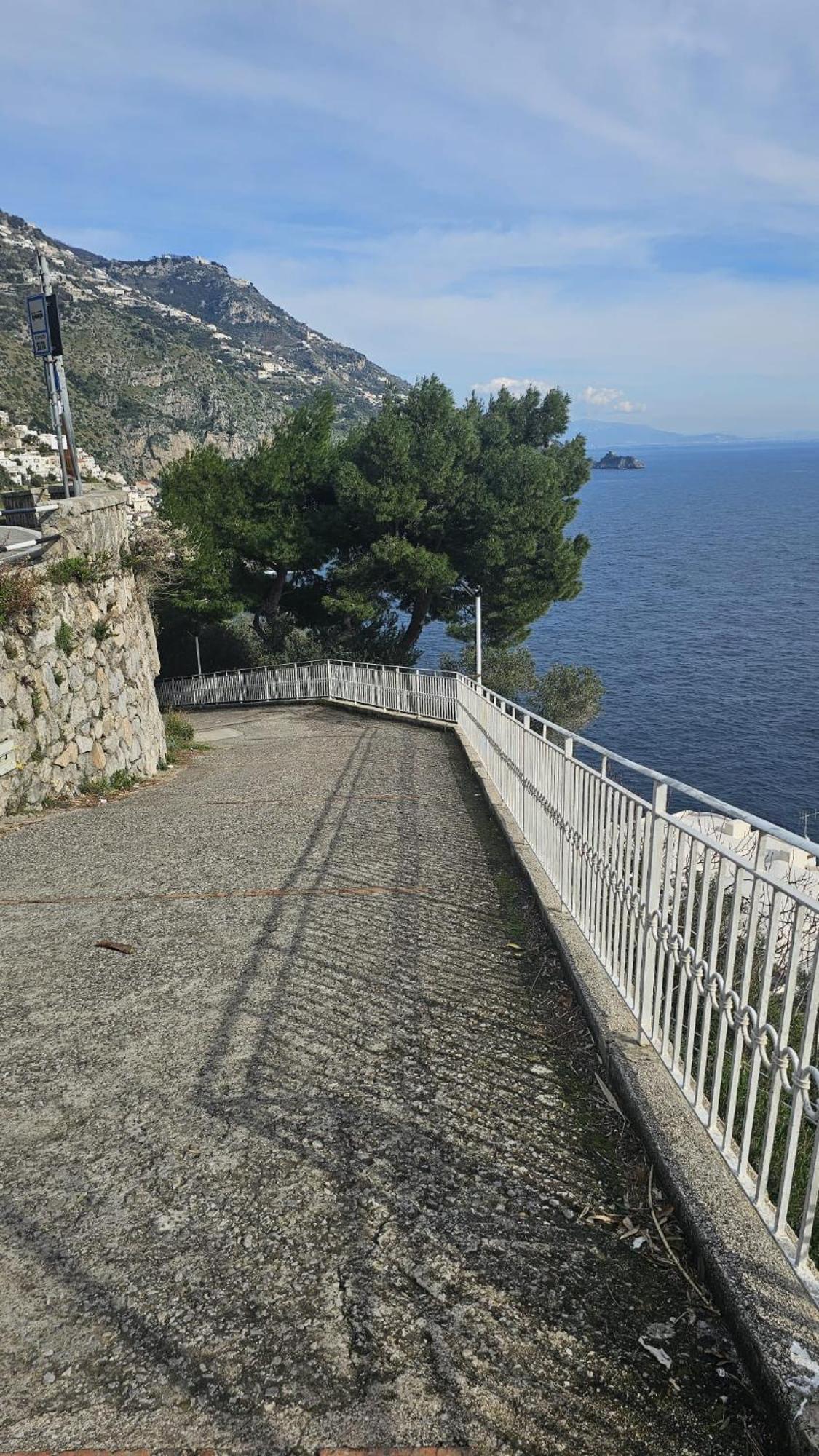 Appartamento Casa La Scogliera Praiano Esterno foto